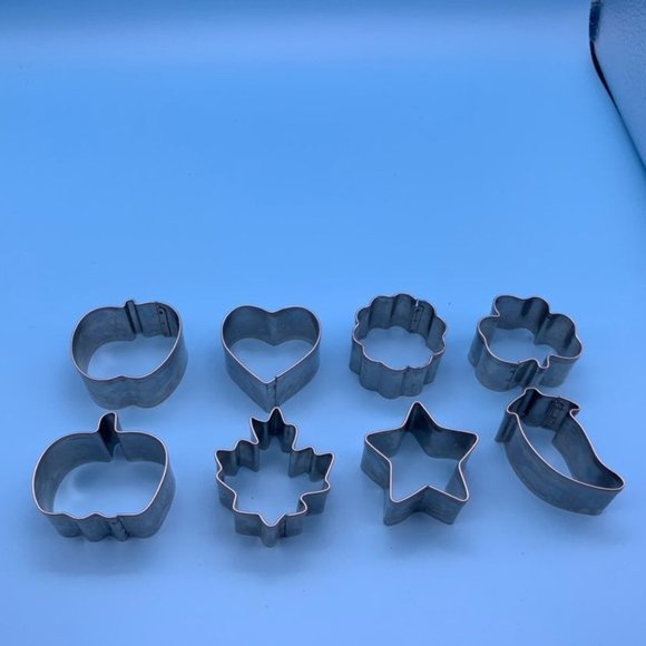 The Pampered Chef Mini Cookie Cutter Set - Picture 5 of 6